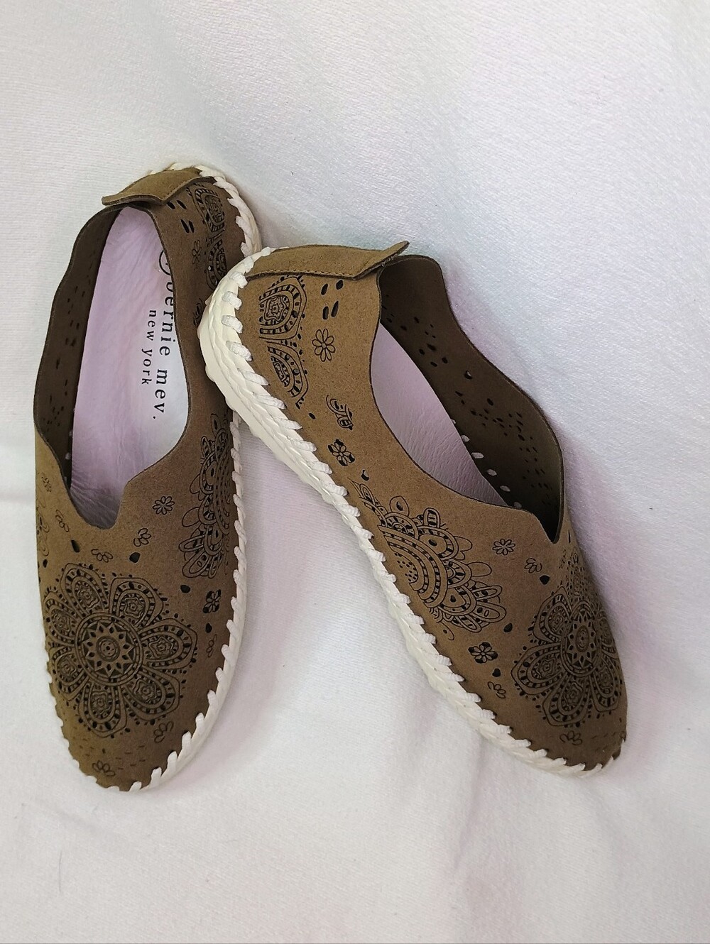 New Tan Laser-Cut Slip-On Suede-Feeling Bernie Mev Loafers Mandela Pattern 6.5